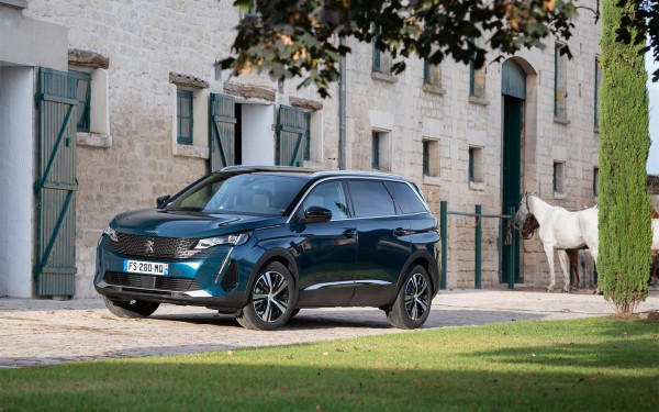 
            Эксперты назвали лучшие новые кроссоверы. Фото и цены
        