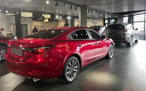 
            «Серому» импорту конец. Почему неофициальные машины подорожают на 25%
        